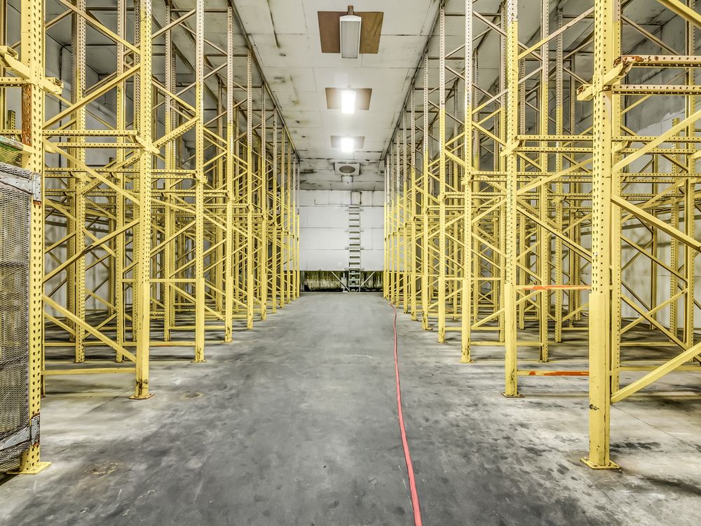 ±86,000 SF High Exposure Industrial Building on 2.42 Acres : 661 L St, Sanger, CA 93657